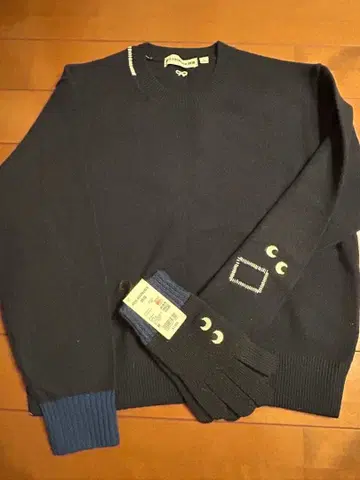 안야 힌드마치 유니클로 긴팔 니트 장갑 포함