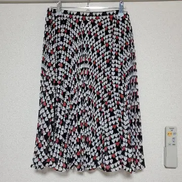 하트 무늬 플리츠 스커트 무릎 기장