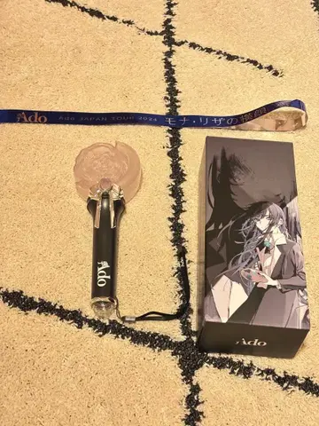 Ado 응원봉 모나리자의 옆모습