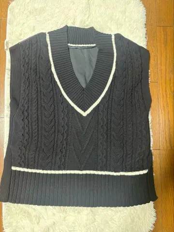 콜라주 네이비 케이블 니트 베스트