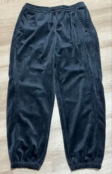 ZARA의 코듀로이 조거 팬츠