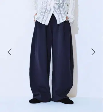 이번 시즌 jeanasis 지나시스 맨투맨 코쿤 턱 팬츠 네이비