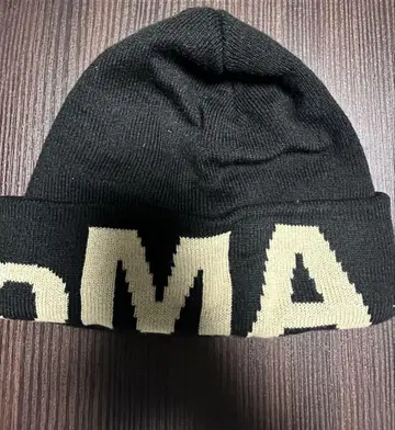 oMA 로고 니트 모자