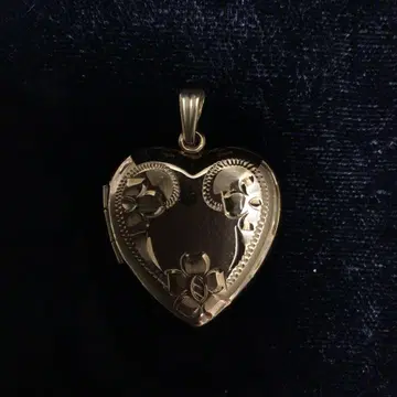 로켓 펜던트 탑