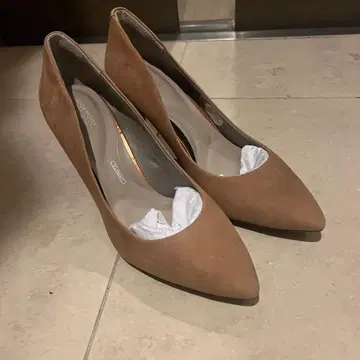 미사용 새상품! 락포트 베이지 스웨이드 스틸레토 하이힐