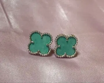 클로버형 귀걸이