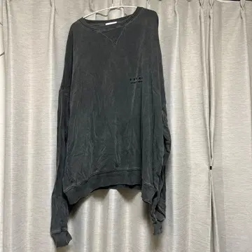 빈티지 스타일 자수 피그먼트 맨투맨