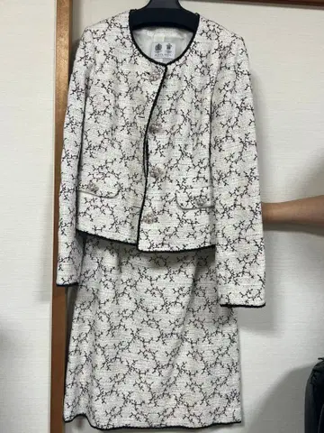 [ 새상품급 ] AUSTIN REED 꽃무늬 자수 수트