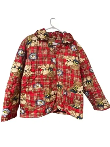 빨간색 체크 무늬 곰 디자인 퀼팅 아우터