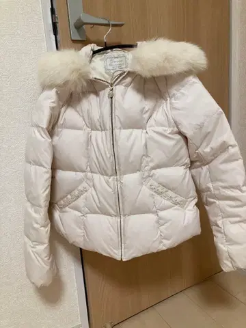 새상품 Feroux 퍼 포함 화이트 다운 자켓