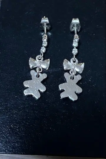 TOUS 리본과 곰 귀걸이