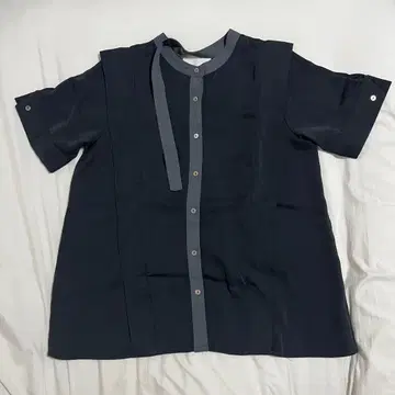 HARE 블랙 숏 슬리브 셔츠