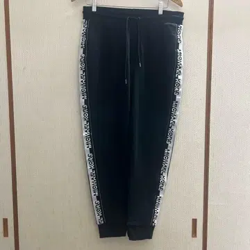 MICHAEL KORS 블랙 조거 팬츠