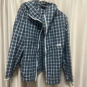 더 노스페이스 네이비 체크 무늬 점퍼