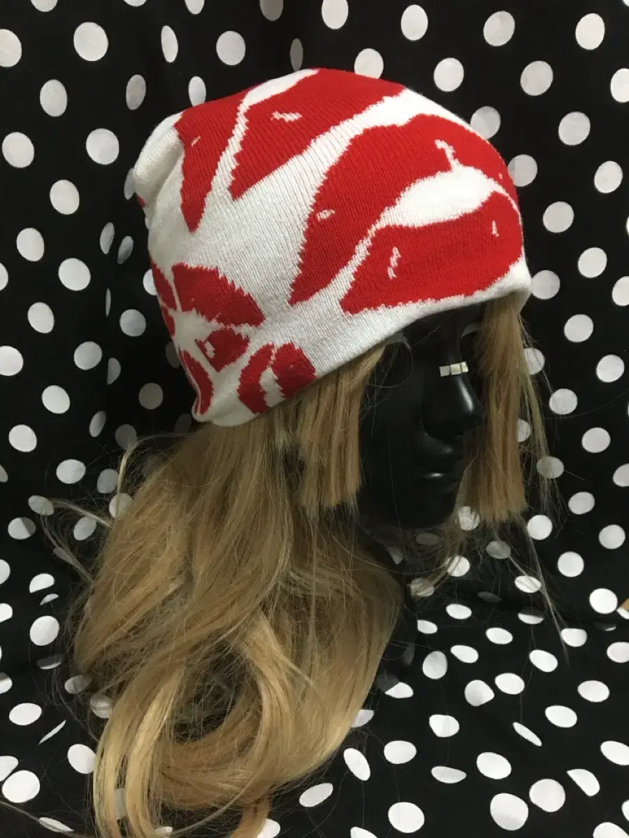 입술 니트 비니