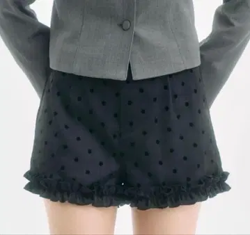 Fekete 도트 프릴 숏팬츠