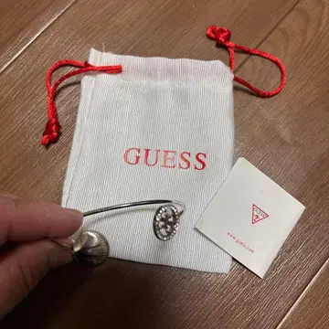 GUESS 쉘 디자인 팔찌