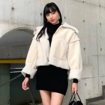 EMODA 숏 페이크 무스탕 블루종