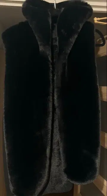 미사용 - YEVS 블랙 퍼 베스트 후드 부착