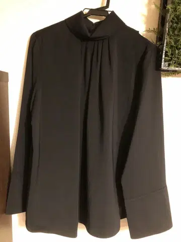 ADORE 블랙 컷소 티셔츠 멋져요!