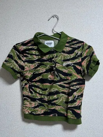 OAKLEY 여성용 카모 패턴 반팔 피케 셔츠
