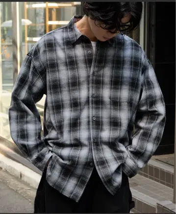 체크 무늬 긴팔 셔츠 블랙 화이트