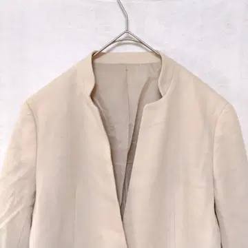 더 슈트 컴퍼니 베이지 노카라 자켓