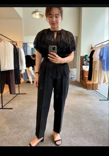 OHGA 테이퍼드 턱 팬츠