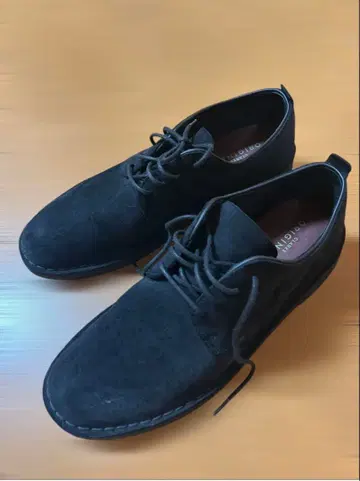 CLARKS 블랙 왈라비 신발