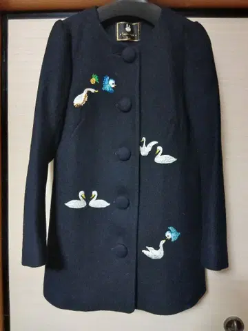 프랑슈리페 스완 자수 코트