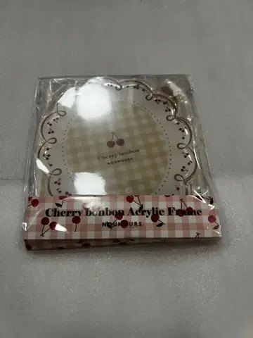 체리 봉봉 아크릴 프레임 베이지