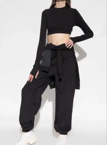 아디다스 블루 버전 크롭 상의