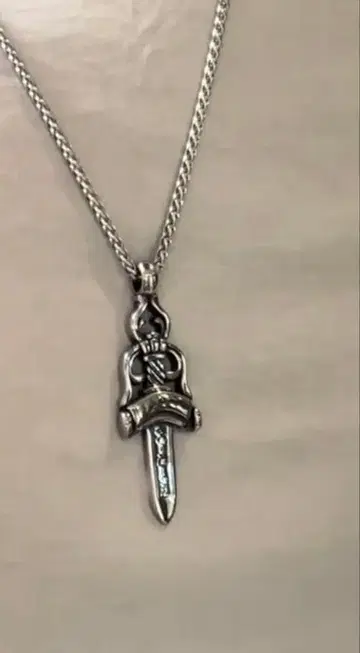 대거형 펜던트 실버 크롬