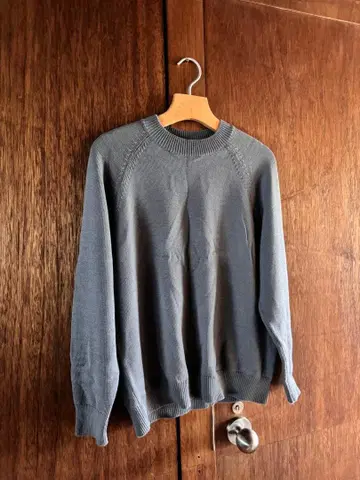 BATONER 그레이 (블루 계열) 크루넥 니트
