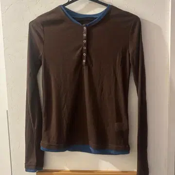 hellam 배색 헨리넥 시어 탑 ( F 사이즈 ) 브라운