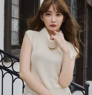 Herlipto 드레이프 넥 민소매 니트