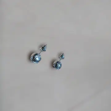 실버 구체 디자인 귀걸이 (양쪽 귀용)