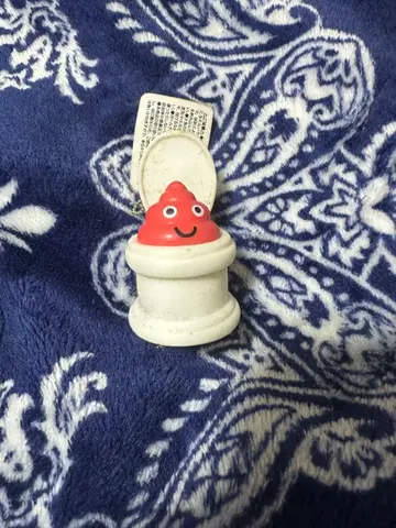 빨간색 똥 캐릭터 피규어