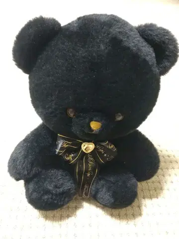 블랙 컬러 곰 모양 봉제 인형