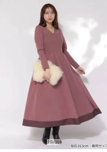 마이 스트라다 V넥 홀 가먼트 원피스