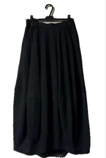 [새상품급] 센소유니코 m-mefu (아라카제 모에) 코쿤 실루엣 스커트