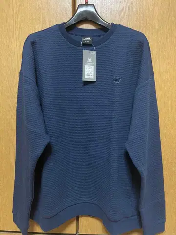 뉴발란스 맨투맨