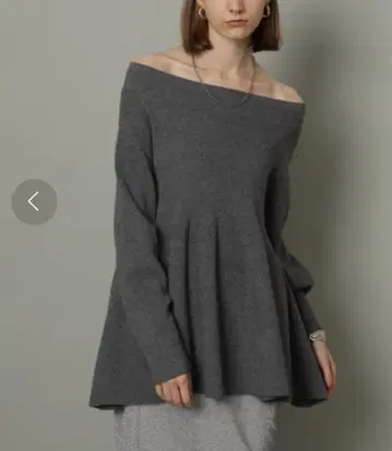 cadune 오프숄더 페플럼 니트 카듀네 상의