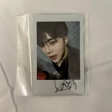 zb1 건욱 사인 폴라로이드