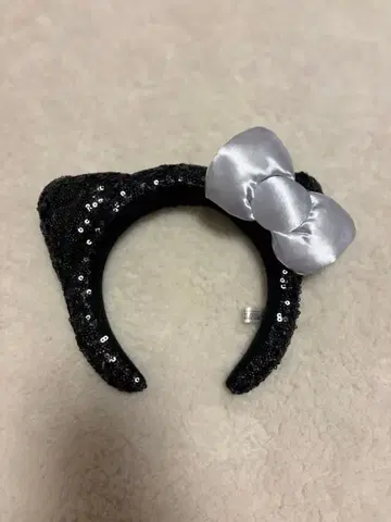 키티 머리띠 블랙 실버 리본