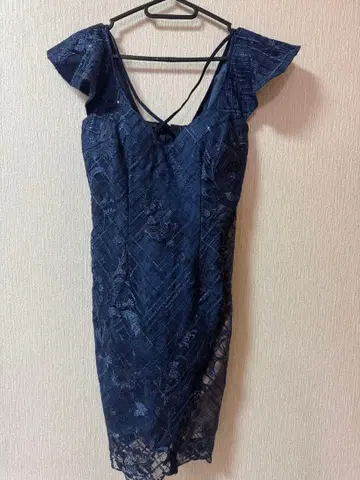 JEWELS 네이비 프릴 소매 드레스