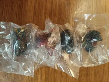 제일복권 고질라 괴수난무-날뛰는 것들- E상 몬스터 헤드 마그넷 4종