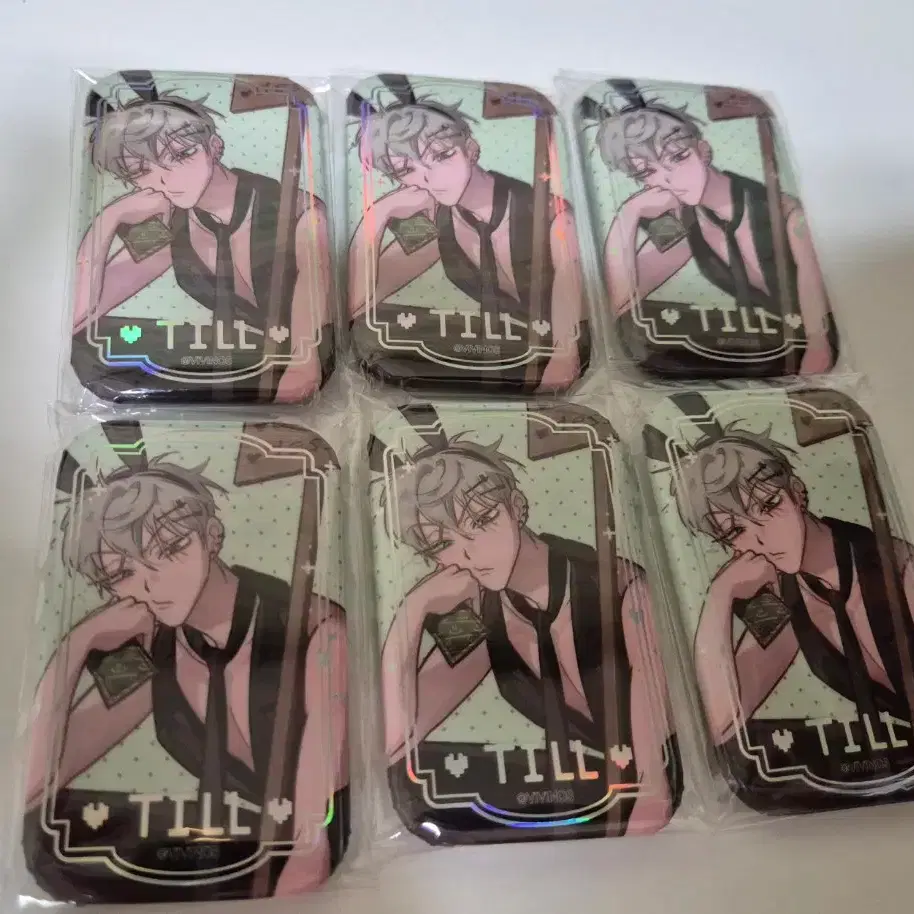 Aste til Vahniste random hologram can badge Ivan