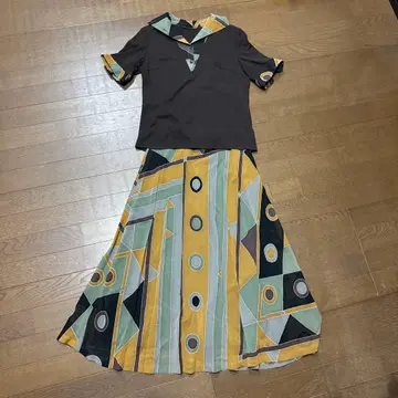 미사용 새상품 반팔 + 롱 스커트 셋업 브라운 사이즈 9호