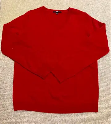 UNIQLO 빨간색 V넥 캐시미어 스웨터